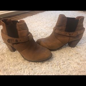 Steve Madden brown ankle boots